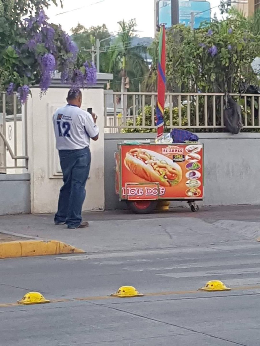 Oscarzalazar90's tweet photo. Por más pequeño que sea tu emprendimiento amigo , siéntete Orgulloso 💪🏼 https://t.co/uQUogQo6Kz