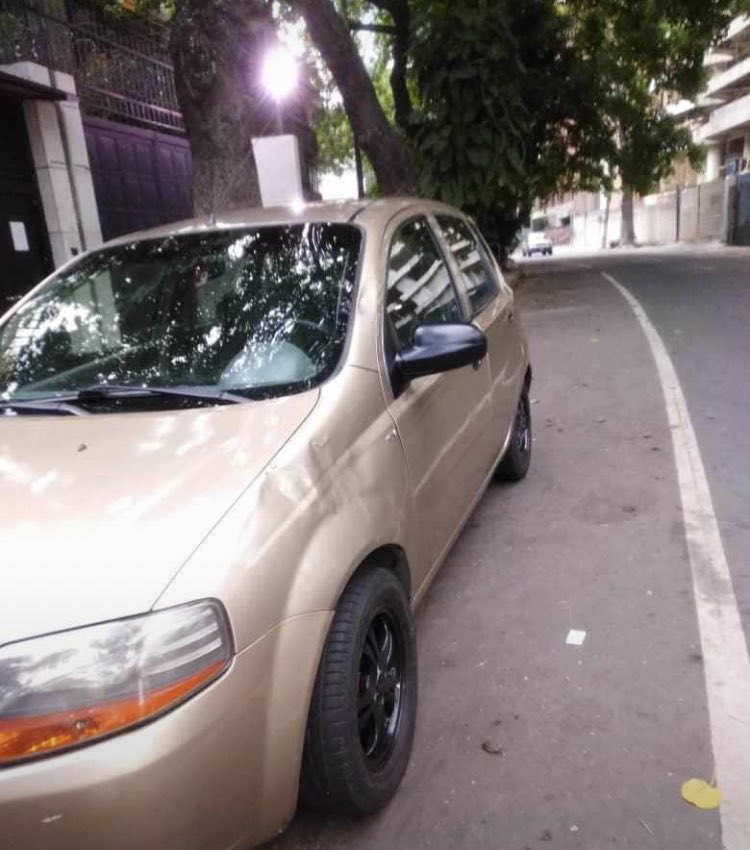 MartinelliAF's tweet photo. Es un Aveo 2007 color arena, es 5 puertas Placa: AD791UK tiene un golpe en el lado del piloto. Ayúdenme con un RT ¡Por favor!💔💔 https://t.co/o6tBWeq9vA