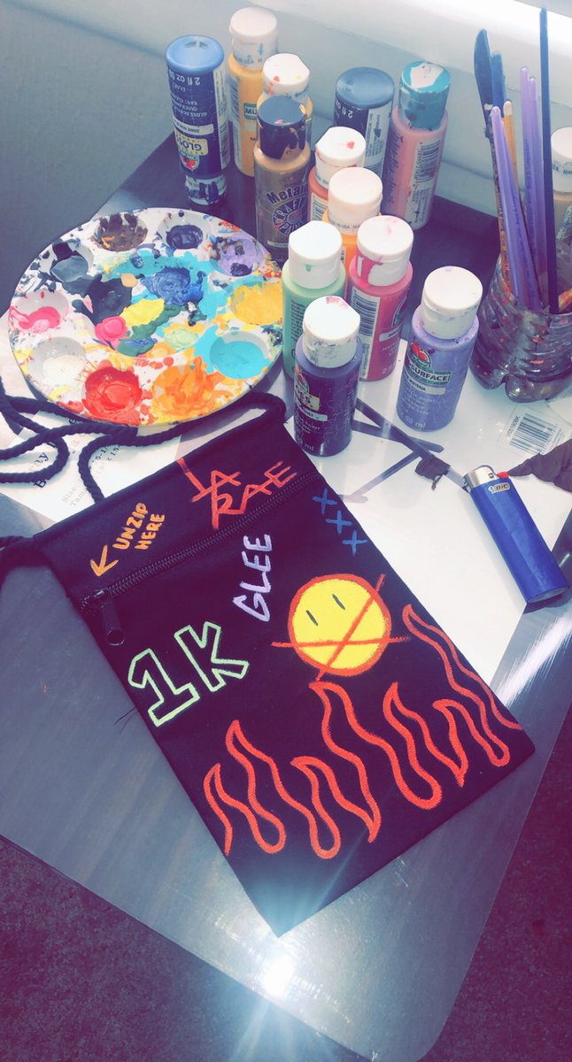 tharealsusie's tweet photo. LATRAE1K ๐งก๐ฏ๐ฆ
๐ฅ
#handpaintedbags #byLATRAE #suecasso #BlackOwnedBusiness #252 #919 #336 #704 #404 #ncat #uncg #nccu
also go shop w my boy @iSavonte #1K https://t.co/BuPNwyYO4L