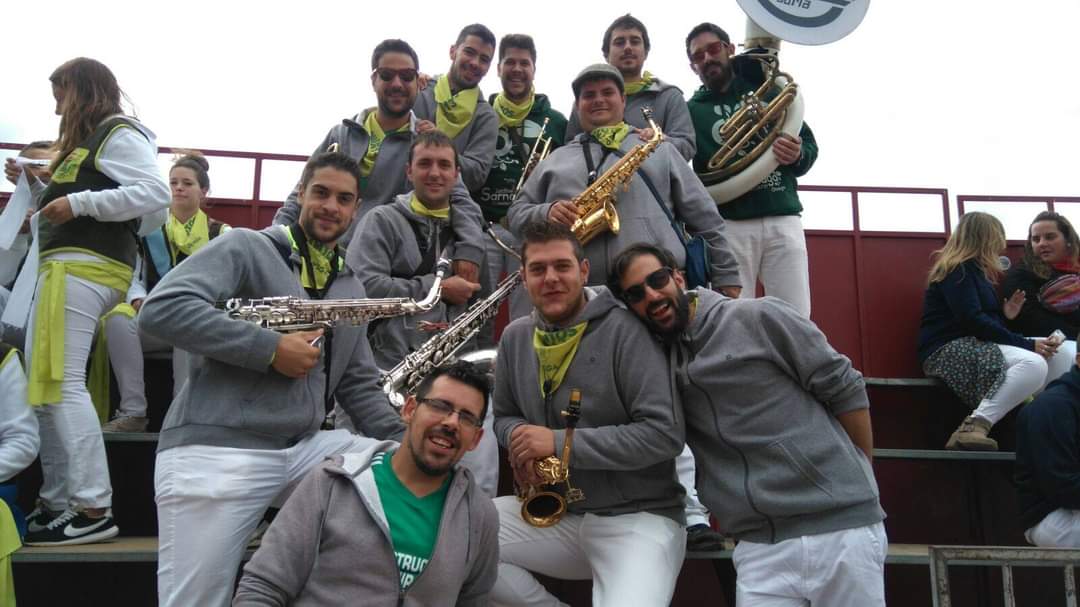 Toscaina's tweet photo. "Y sé que nos tocará llorar, y es que la vida es un puñado de sonrisas"
📯🎶📣🎷🎉💃🕺🍷
#FiestasDelCristo https://t.co/V4K4WoGGmP