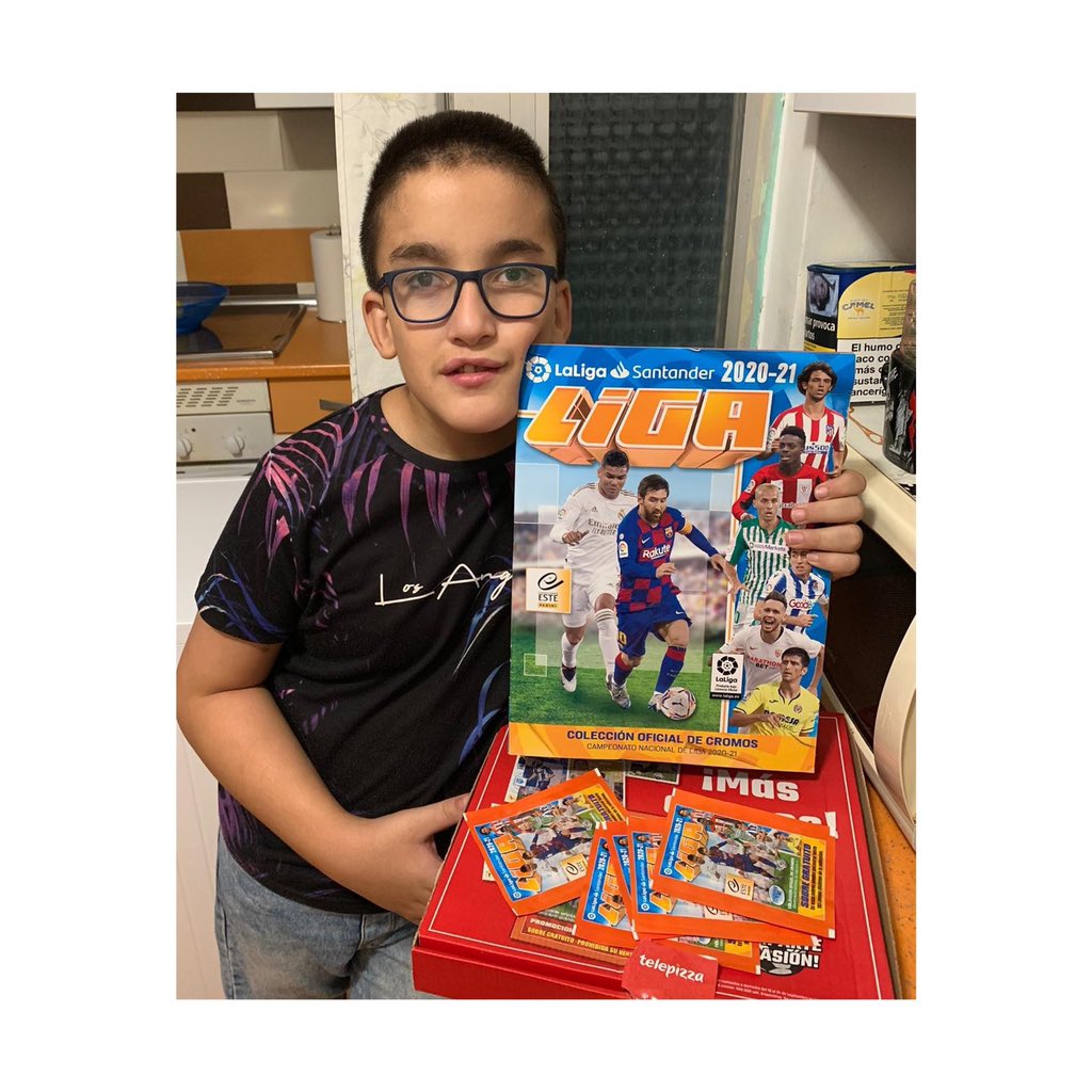 11qesorg's tweet photo. Christian feliz con el detallazo de @telepizza_es. Y es que ahora con cada pedido te dan el álbum de la liga y un paquete de cromos de @paninicromos. Adivina quiénes han sido los primeros en recibirlos. Mira en stories la cara de felicidad de nuestros niños @11qesorg Gracias! https://t.co/kku8T9NRdn
