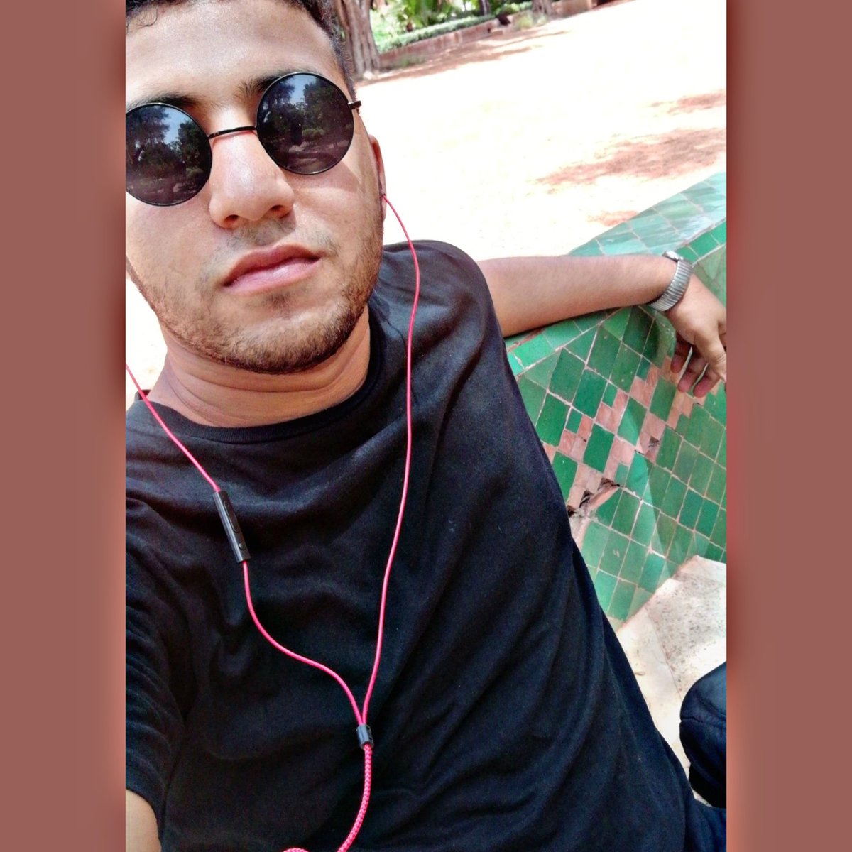 كنتشارجاو بالكبت الجنسي فالحديقة العمومية على مانلقاو شي بنت الحلال..