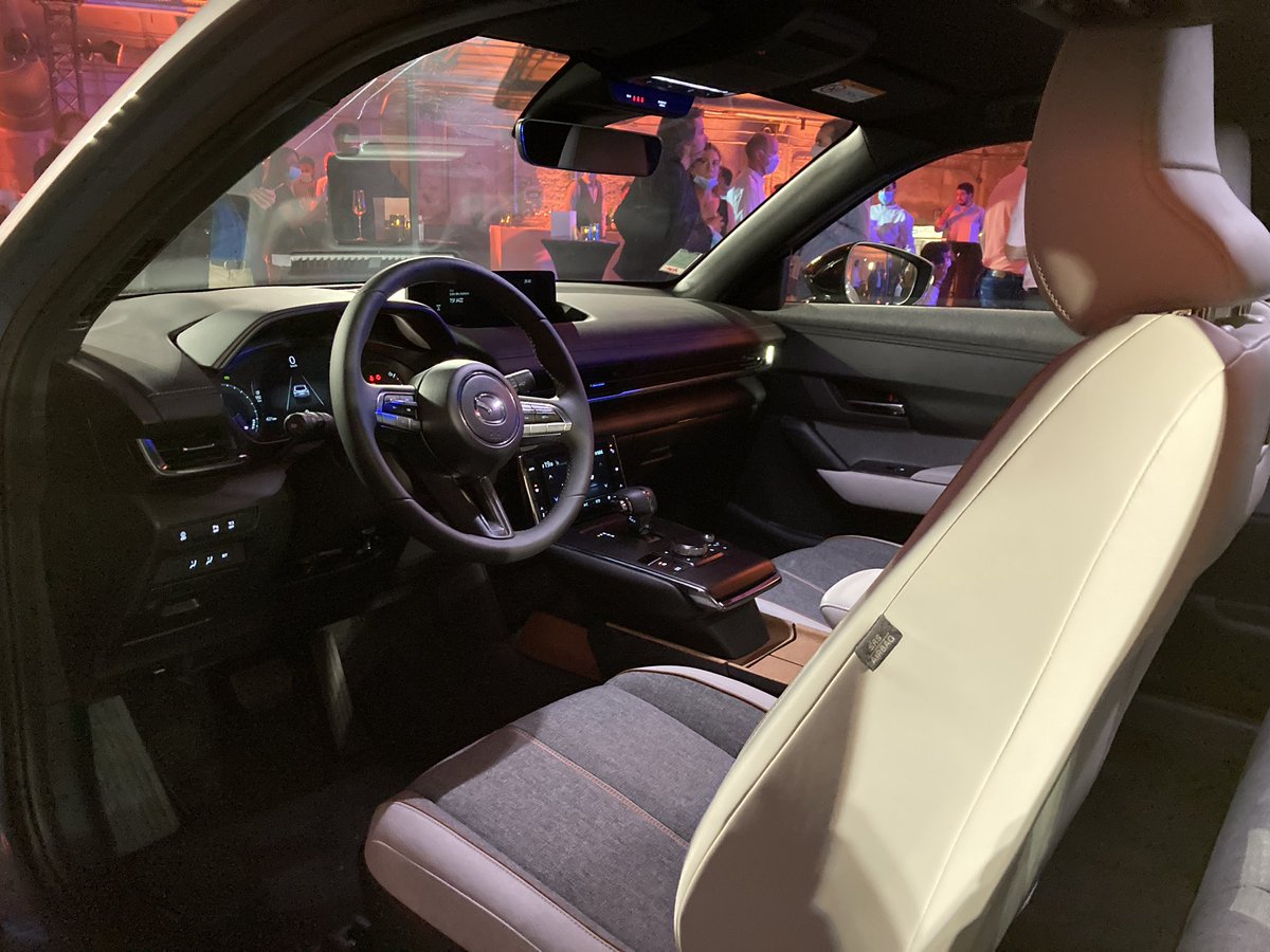 french_driver's tweet photo. #FrenchDriver à la découverte du nouveau #MazdaMX30 avec @MazdaFrance ! 🚗⚡️ https://t.co/YMGKDT0eEt