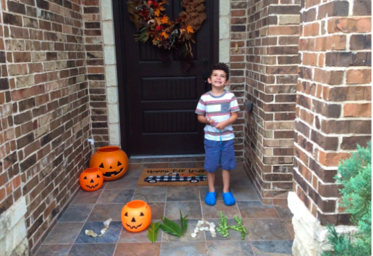 Jessica_garza86's tweet image. Spell your name with nature activity. I love to watch my students explore the outdoors with their families. #lettersinmyname #Pioneerpride #naturenames #Seesaw