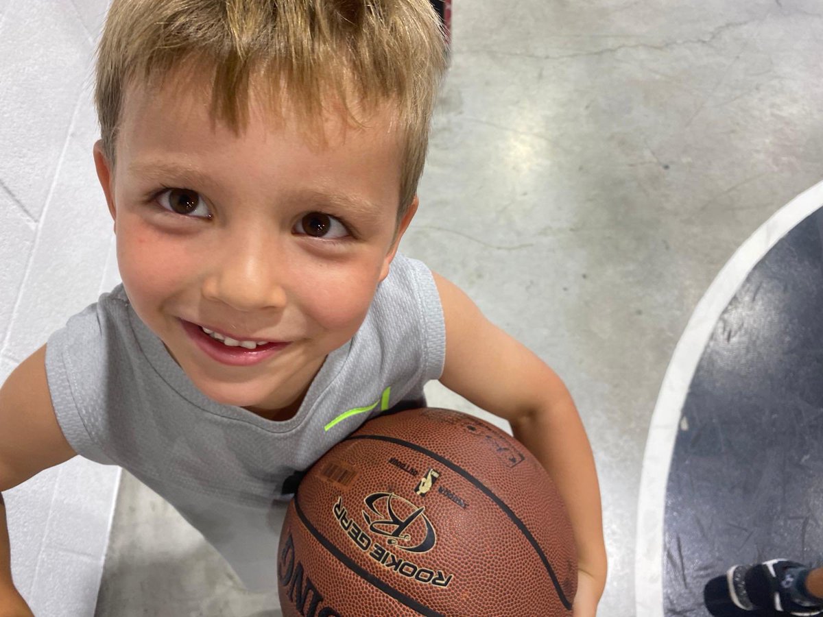 TrainLikePro's tweet photo. Justin Basketball Program #basketball #camp #born2standout #kingscourt #traning #SupportSmallBusinesses #coaching #personaltraining Please call: 1 (647) 915-9093 https://t.co/gdVi6g1z4k