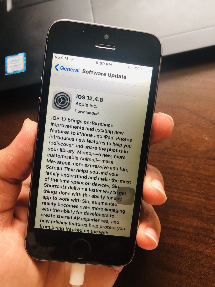 harsh_oneone's tweet photo. What do you mean there’s #iOS14 now https://t.co/PECrdM7oqV