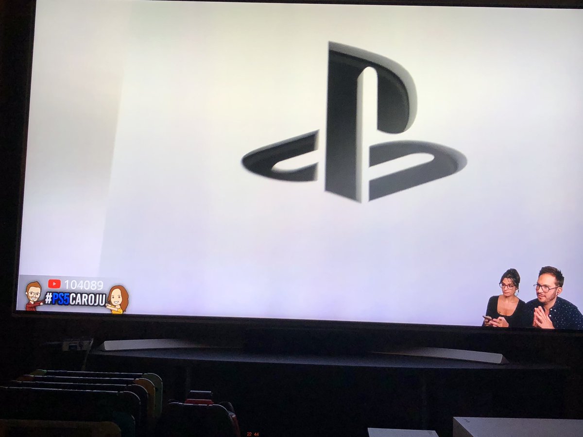 Ophilippos1's tweet photo. #ps4 #switchfr #xboxone @JulienChieze @CaroleQuintaine On est en mode #SebSSolLive pour le débrief du #PS5Showcase . Venez passer une belle fin de soirée avec @SebSSol et ses invités 🤩🤩on vous attend nombreux 👍👍😉c par la https://t.co/SIVP6zcZiX https://t.co/2YoeptIFwx