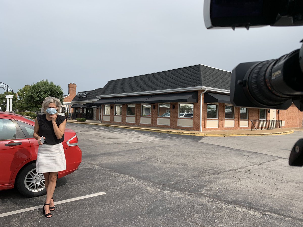 EmmaHoggTV's tweet photo. NEW AT 5: Sandi McMillin was in the @SchnuckMarkets parking lot in Town &amp; Country Sunday morning when a man drove up, yanked on her arm and stole her purse. She’s scraped and bruised — but ok. 

She’s sharing her story as a warning to others, tonight on @KMOV https://t.co/TRl4lXFQWY