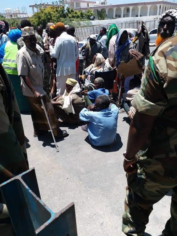 April 2019: a group of disabled veterans and spouses of fallen soldiers gathered outside the  @TheVillaSomalia presidential palace in Mogadishu to protest months of unpaid benefits and compensation.