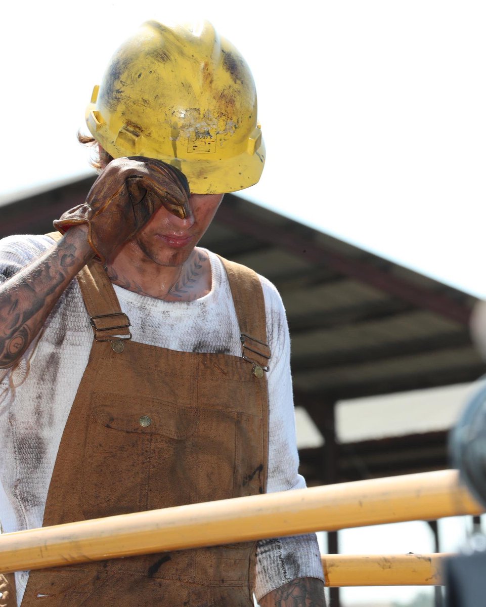 AlfredoFlores's tweet image. #holy 📸 @justinbieber