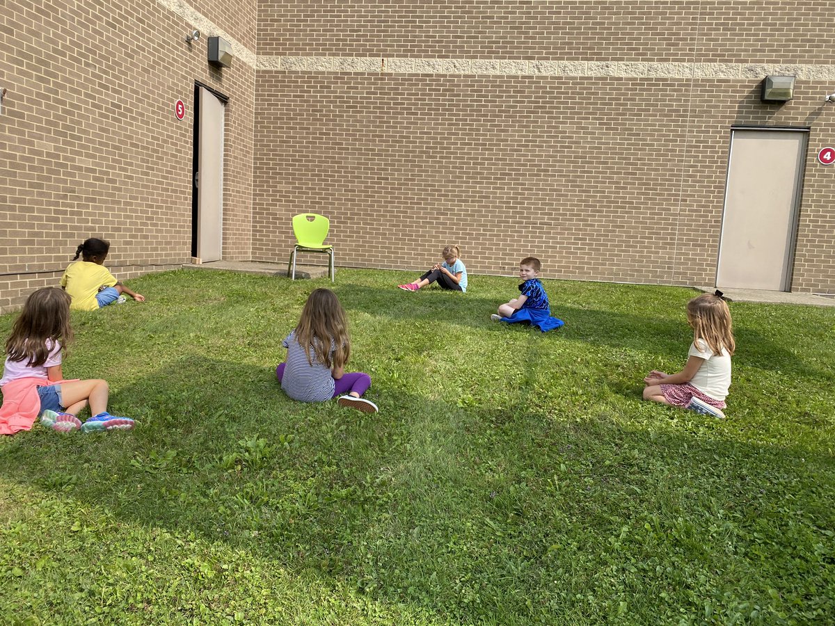 Ledgeview_Lib's tweet image. Took advantage of the beautiful weather! Mrs. Iskra’s class and I went outside to read “Brand New Pencils, Brand New Books” &amp;amp; took a 15 minute mask break!! @AngelaWojtecki @KristenCottrel5 #ledgeviewlibrary  #readersareleaders