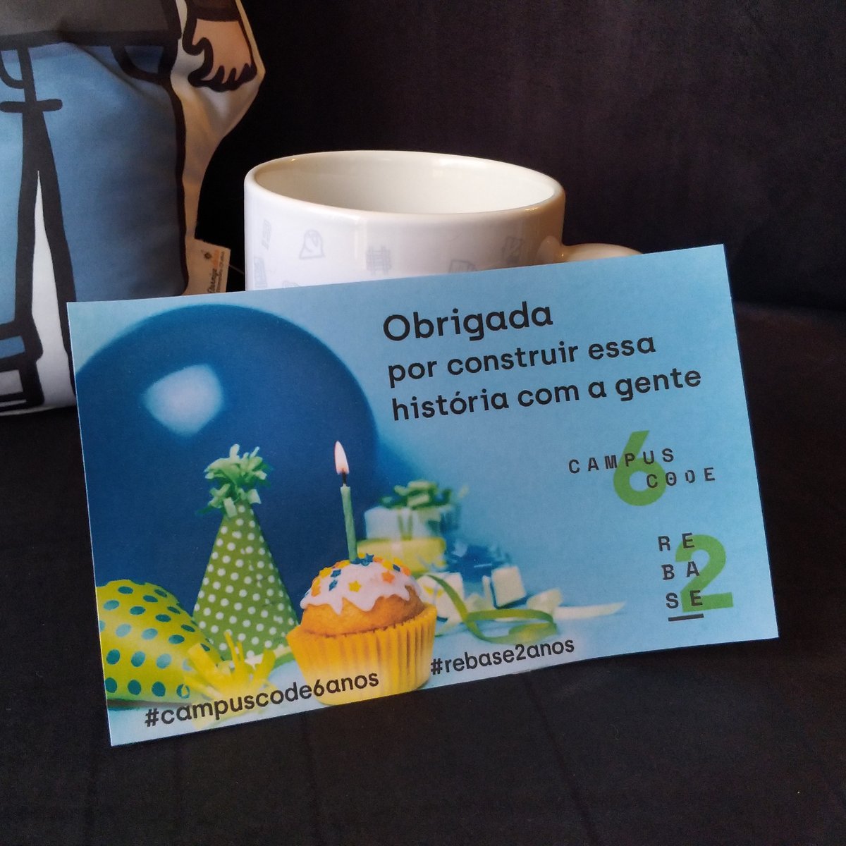 claucapelini's tweet photo. Não sei vcs, mas hj eu recebi mimos do aniversário da firma <3
#campuscode6anos #rebase2anos https://t.co/wmA4qeaMLW