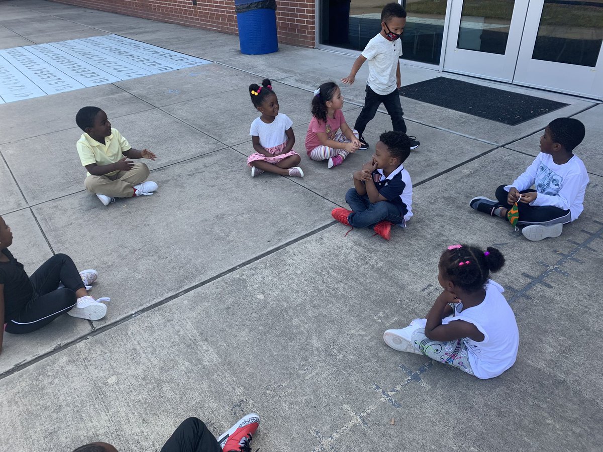 MMiller_RCE's tweet photo. I loved watching these little Cubs start up a game of Duck Duck Goose on their own. ❤️ @HumbleISD_RCE @HumbleISD_PREK #CubCommUNITY https://t.co/2wqcCzC2sz
