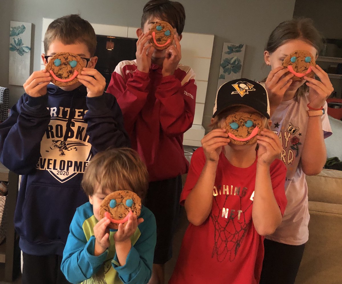 lauratrites's tweet photo. Wow these Trites kids really look alike🤣. #TimHortons #smilesforcharity ##SmileCookie https://t.co/G83QN1b4Fh
