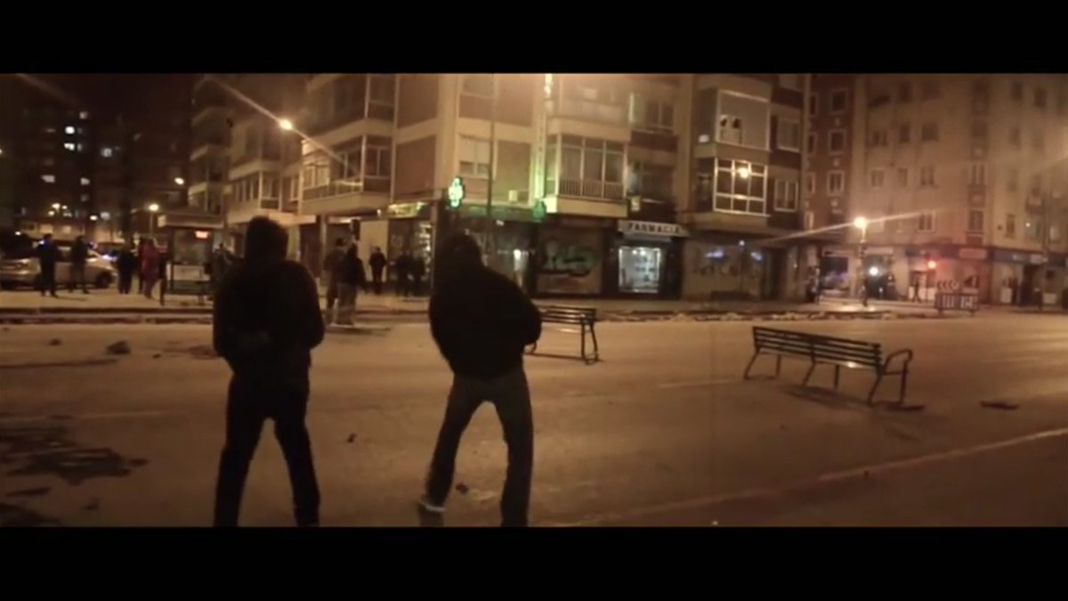 VictoryBurgos's tweet photo. Grande El Drogas!!
Incluyendo imágenes de la lucha del pueblo contra el ya exalcalde y la imposición del bulevar de #Gamonal en Burgos en el trailer oficial de su documental.
Fue la gota que colmó el vaso, de aquella lucha nació el #EfectoGamonal 💪
https://t.co/uI4MYCxVxB https://t.co/tx51AnSdzS