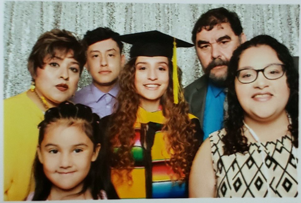 samgarzamd's tweet photo. My Latinidad is my pride and joy. My parents’ sacrifices mean everything to me. #MexicanIndependenceDay #LatinxHeritageMonth #IndependenciaDeMexico #LatinasInMedicine #ImmigrantsGetTheJobDone 💃🏻🇲🇽 https://t.co/MAjThvKC0I