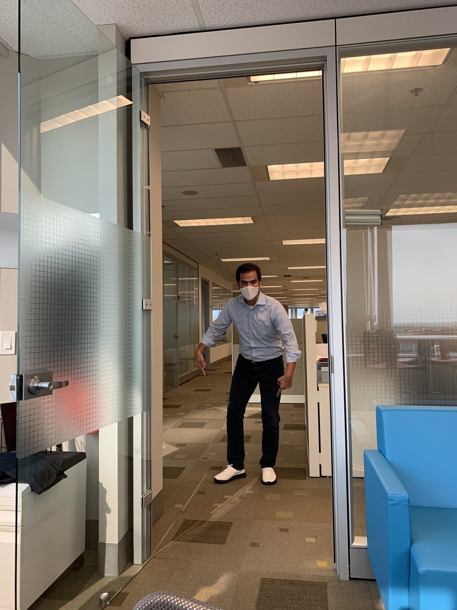 MarceloRochaLu1's tweet image. Nice surprise to come into the office and have @BASF_ForwardAM 3D printed shoes on my desk. Thanks @jim_reddy and team for the demo shoes. Now off to look for partners in Canada to print some shoes with us 😂 👟 #3DPrinting #AdditiveManufacturing