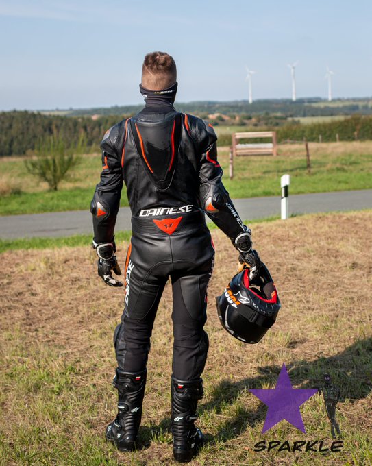 2 pic. Would anyone be interested in seeing me in dainese leathers? On 100 retweets I'll post more pics