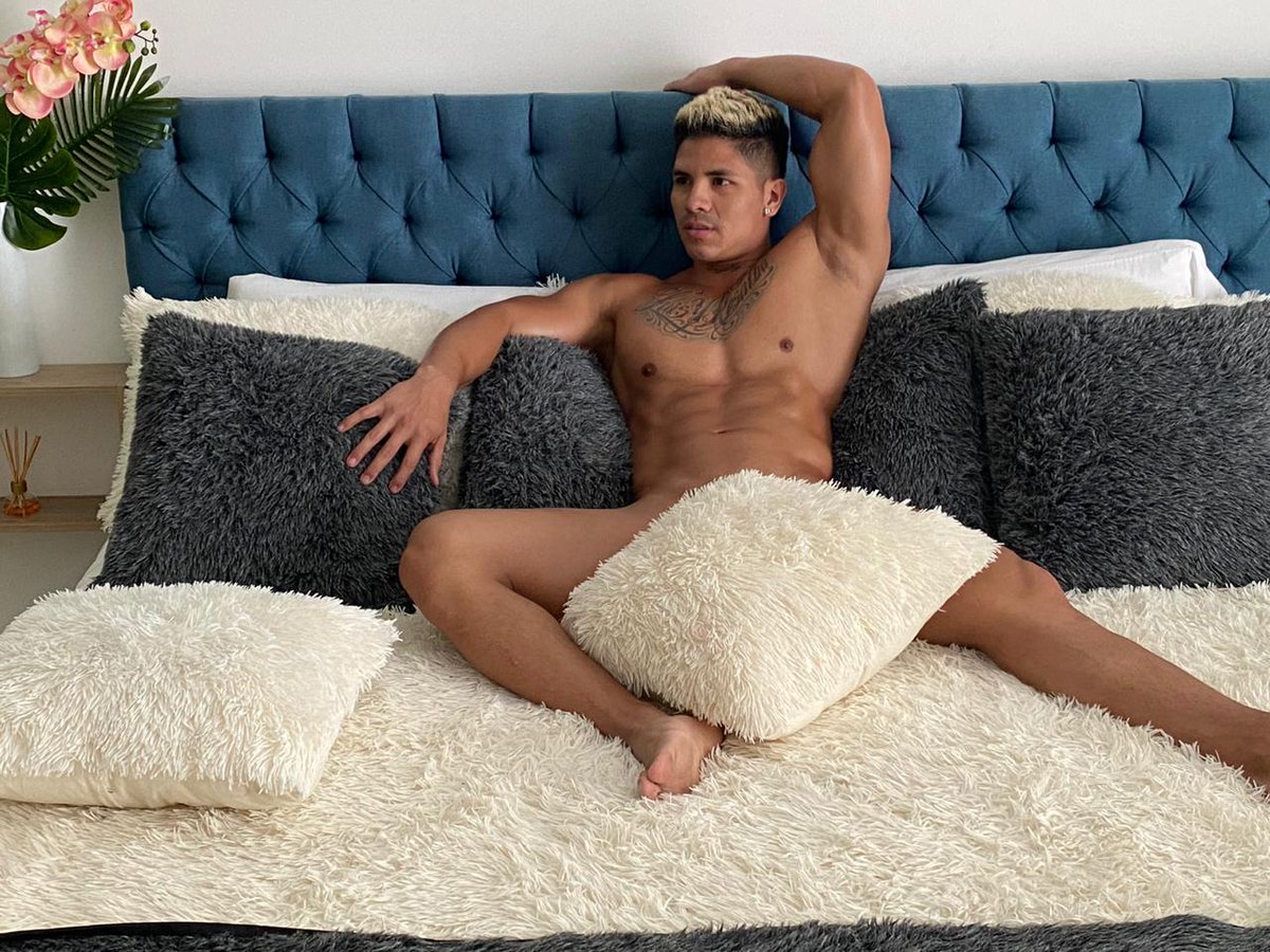 FArango12's tweet photo. Boys online 😈🔥 https://t.co/FwU96n517v