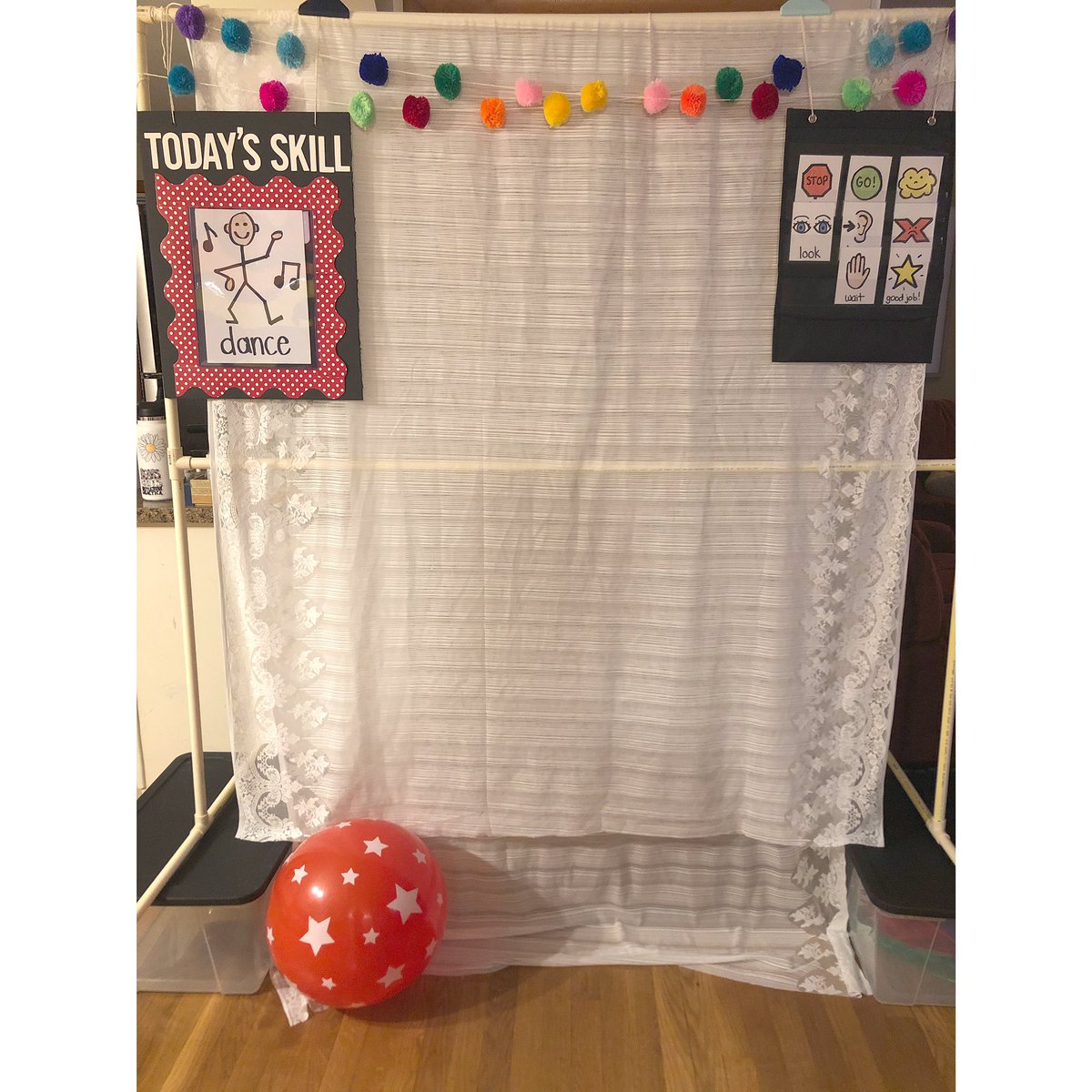 RockCreekFCPSPE's tweet photo. I never posted my virtual learning set-up at home, but it’s been working great and I just wanted to share. Communication visuals behind me, data sheets filed beside me, and the PVC backdrop can be propped up on equipment bins if I’m standing to teach. 😊 #adaptedPE #fcpsPE https://t.co/OI9efvmZWq