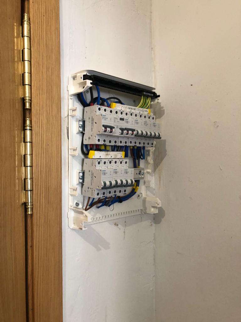GilQuiGroup's tweet photo. ⚡Renovación y adaptación a normativa vigente REBT/2002 para aumento de potencia.
https://t.co/EYBxZGLOfU
👆👆👆+info
#GilQuiGroup #Electricidad #Electricista #Electrician #Electric #Store #Solar #Electricians #Antenas #Antenista #ArenasDeSanPedro #Gredos #boletinelectrico https://t.co/laOVB5l1QF