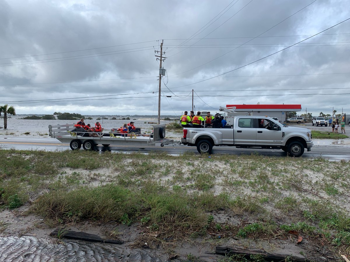 USCGHeartland's tweet photo. #UPDATE A @USCG Shallow Water Response Team rescued 9 people & 1 dog near #NavarreBeach, #Florida who were affected by #HurricaneSally.
Visit our newsroom for more information
https://t.co/1AkHeODzxl
#Sally, #USCGSally, #Ready, #Relevant, #Responsive, #Storm2020 https://t.co/qjFDaibGCc
