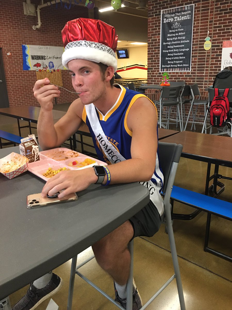 hhs_stdntcouncl's tweet photo. Homecoming day 3!! Another fun day in the books! https://t.co/zMkxOwMdDZ