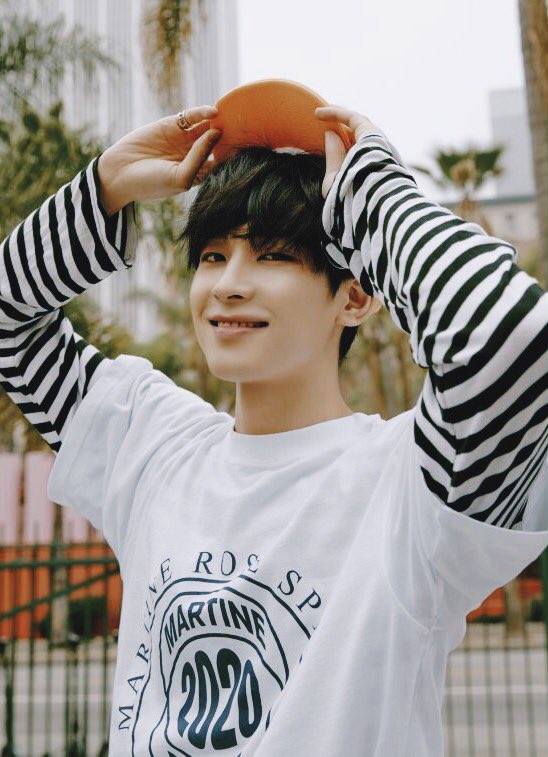 wonwounded's tweet photo. breaking my twitter hiatus for selca day 

striped shirt gang 🤍🖤🤍🖤🤍
#CaratSelcaDay #WONWOO @pledis_17 #SEVENTEEN https://t.co/PKG2Eiuu4B