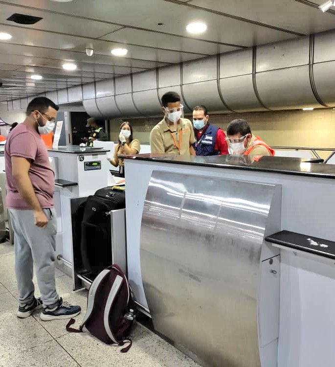 inac_ve's tweet photo. #16Sep || En atención a todos los trabajadores y usuario del sector aéreo, se realizó fiscalización del cumplimiento de medidas de bioseguridad en operaciones aéreas de @LAConviasa, en el Aeropuerto Internacional Simón Bolívar, Maiquetía, Edo. La Guaira. https://t.co/gres2rI7rq