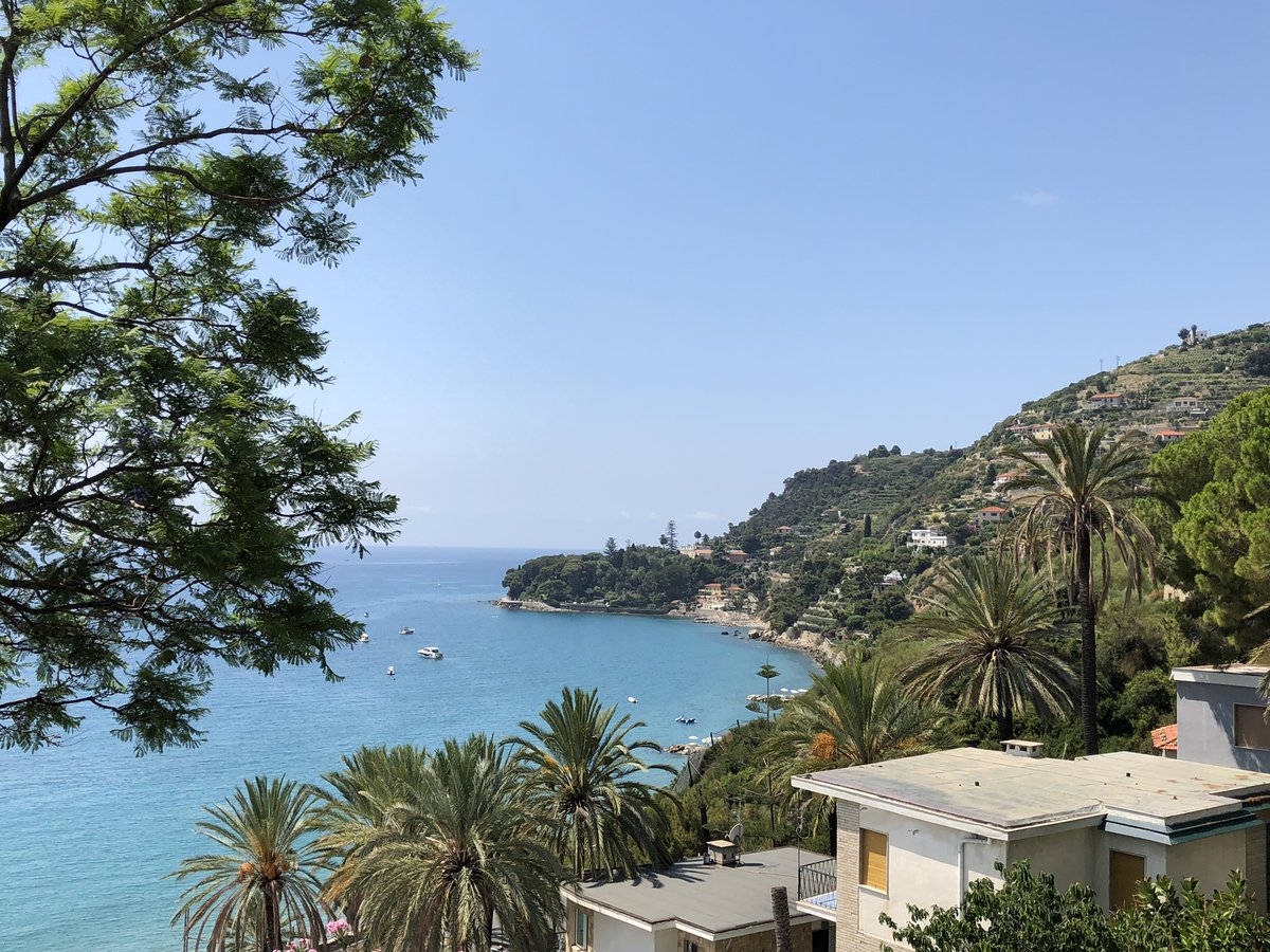 JasperFoter's tweet photo. #Sanremo #Liguria #ospedaletti #bordighera https://t.co/71AlLpbwT5