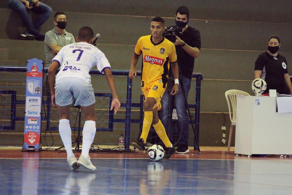 leozinhoprince's tweet photo. Grande vitória fora de casa! 
Brasília 1x3 @magnusfutsal
Seguimos trabalhando 💪🏾💛🖤
#GoMagnus #DeusSempre🙏🏾 https://t.co/Es6RdDAGdz