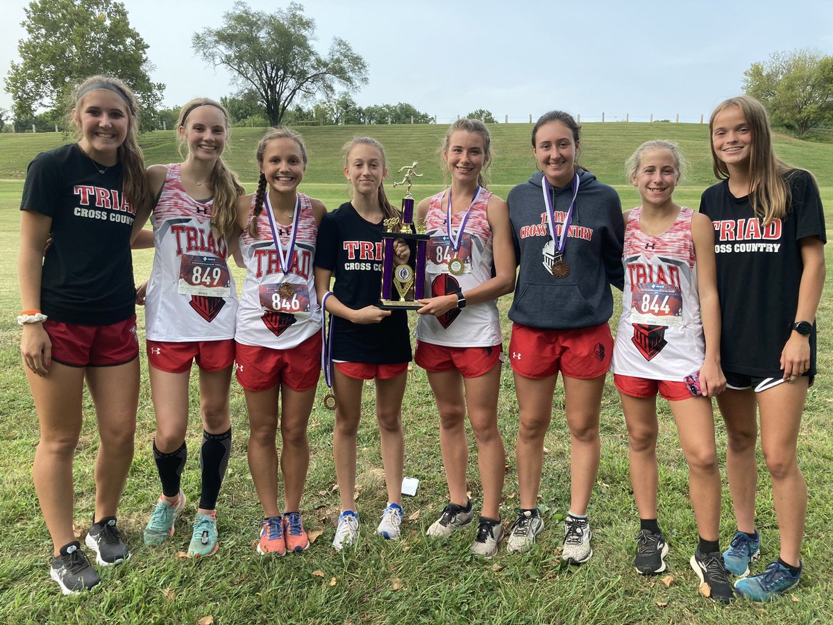 AndyBrendel1's tweet photo. Triad CC took both team and both overall individual titles at  tonight’s Collinsville Invite! Medalists: Syd Hartoin-Champion, Kailey Peterson 4th, Clare Schaft 6th, and Chloe Gough 7th. Drake Bleier-Champion, Ethan Dudley 3rd, Drew Pace 5th, and Caleb Bagwell 6th. #triadproud https://t.co/7NkwXkTWcG