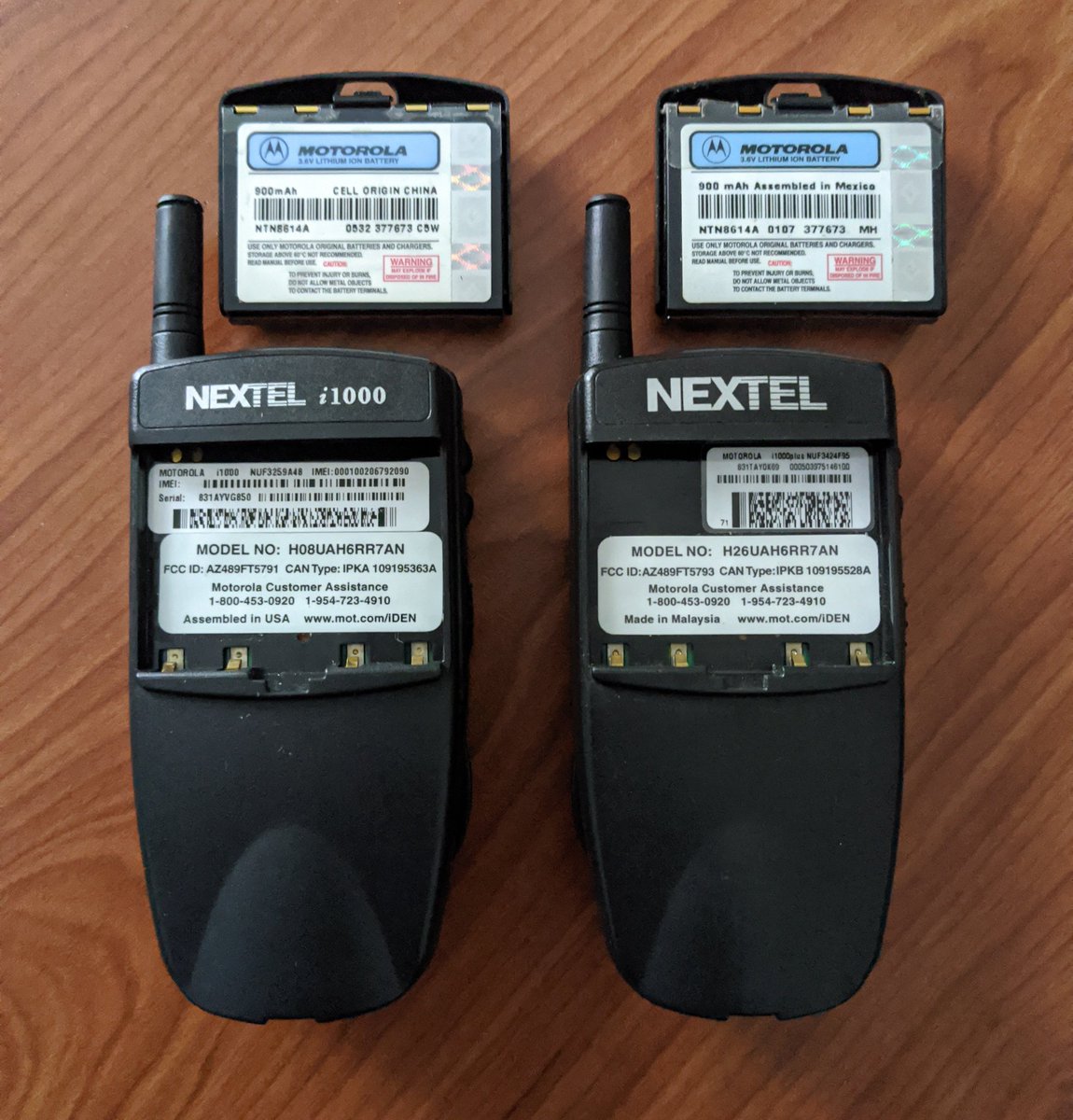 NEXTEL Motorola i1000 & i1000plus ESMR UHF 800 MHz/iDEN 800 MHz
Released in 1998&1999
1/3 This network combination was called the first mobile social network.
To be continued ...
#nextel #motorola #moto #retrotech #retrophone #cellphone #usa #canada #mobilekeepers #phonekeepers