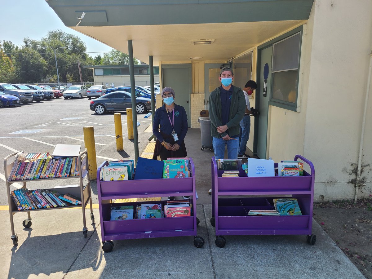 Collaborating with @MeadowHomesElem to serve our community and give our roadrunners the resources to succeed ⭐ now we have more variety of books for all grade levels! Come to our pop up library every Wednesday from 11:00-12:30. @ejamesrego @CindyMurillo88 @mdusd_stephanie