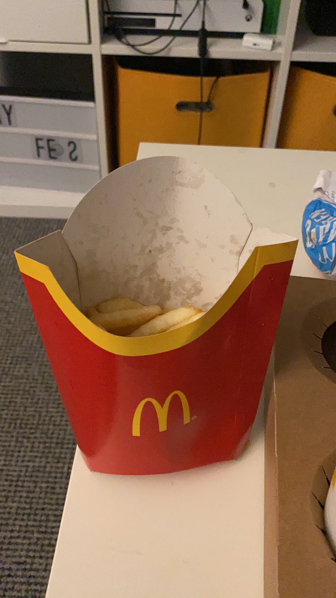 Fdevine93's tweet photo. So @McDonaldsUK ... balloch branch seem to think this is a large portion of fries....... wow. #McDonalds #NotHappy https://t.co/LguEcvivbn