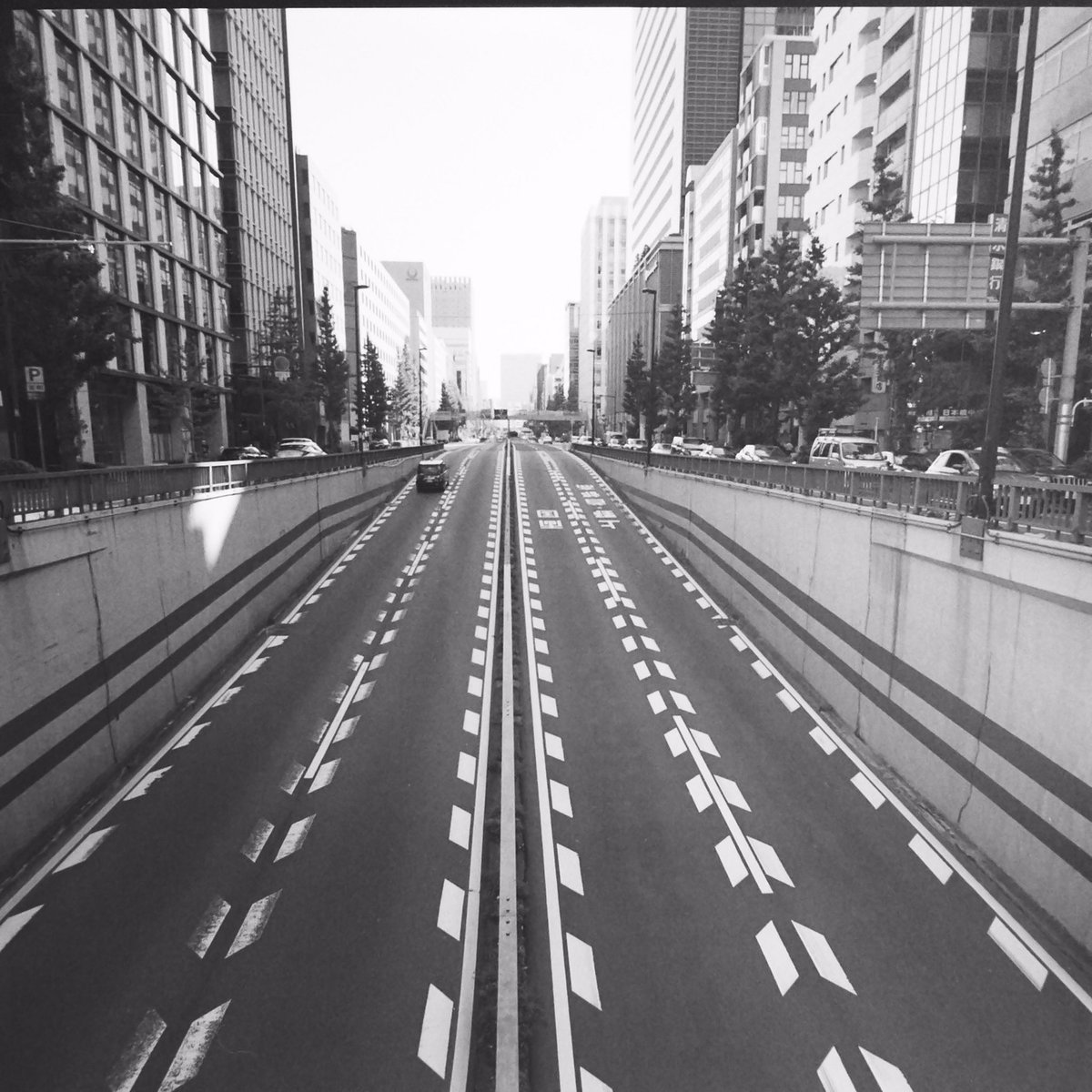 zucche's tweet photo. 日本橋、水天宮、箱崎。
Nihonbashi, Suitengu, Hakozaki.
#hasselbladswc #400tmax #rodinal https://t.co/SVIeNGpAA4