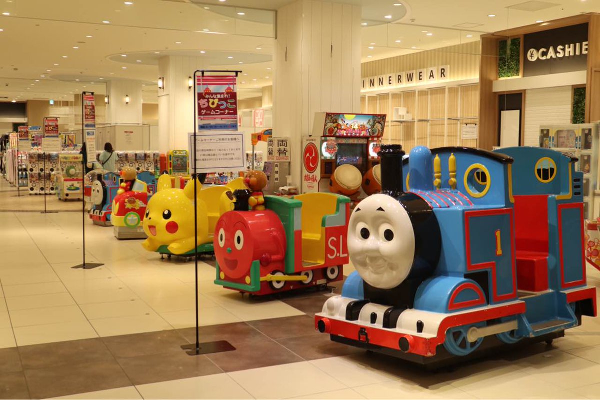 武蔵小杉ライフ公式 グランツリー武蔵小杉の Tokyoオフィシャルショップ が当初の営業期間を終え ゲームコーナーになっていました 隣のインナー売場も終了し 暫定的な感じです