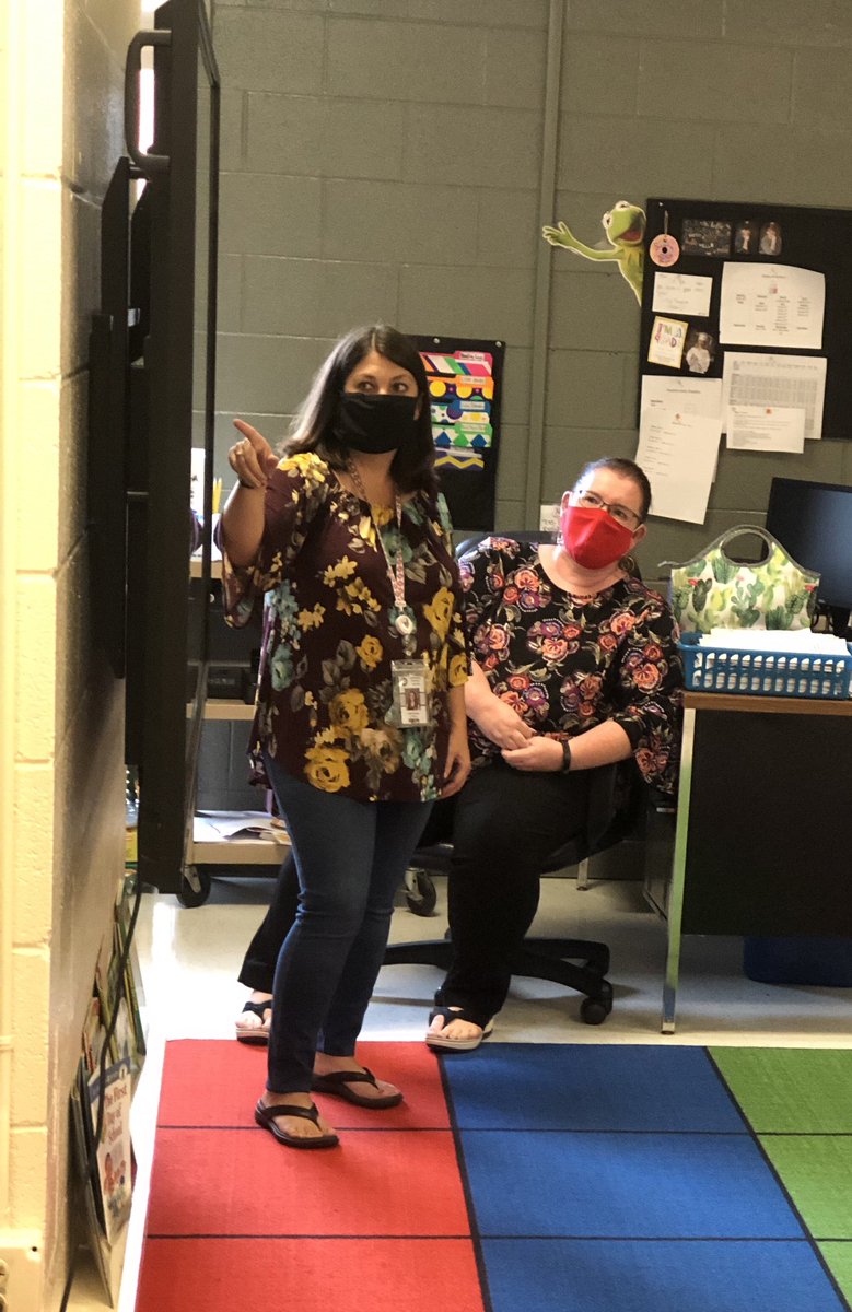 ms_lps's tweet photo. Love this team and planning with them! #awesomekinderteachers #awesomeprincipal https://t.co/vJtnsn8Uz4