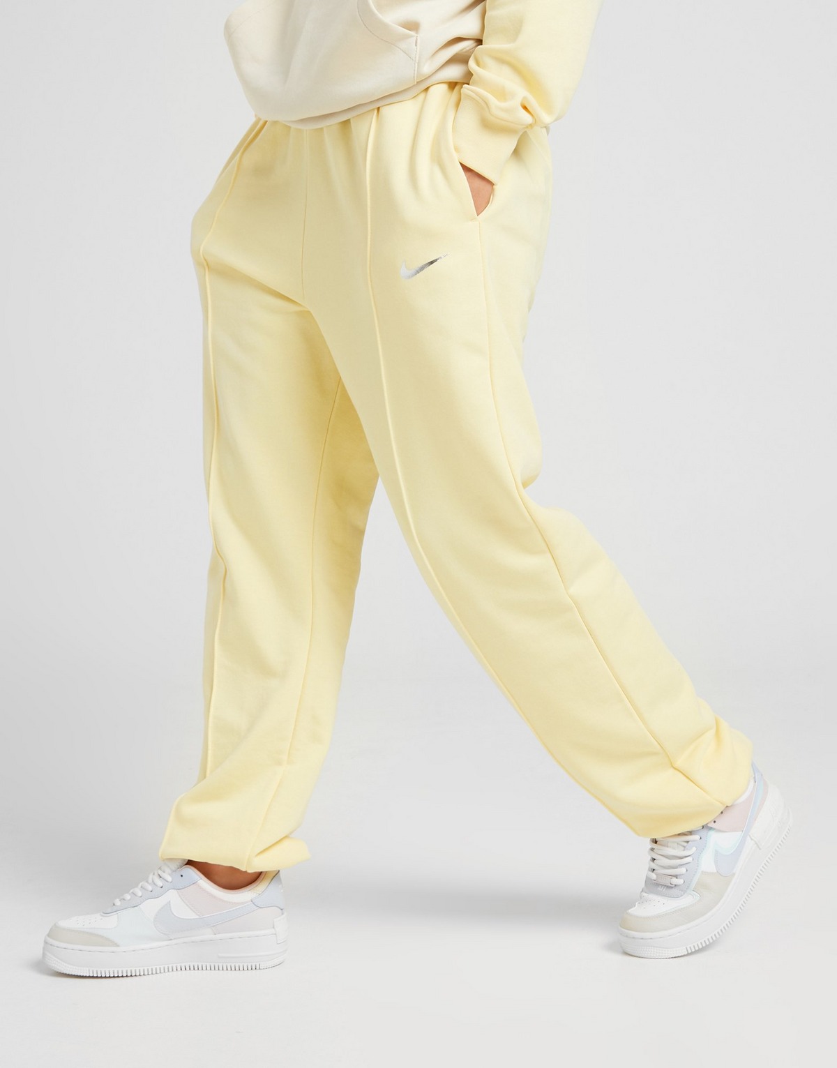 FitThemAll on X Les jogging amples Nike de couleurs sont disponibles sur JD https t mtLEefzbpp https t mtLEefzbpp https t mtLEefzbpp https t PbT5GeBe2R X