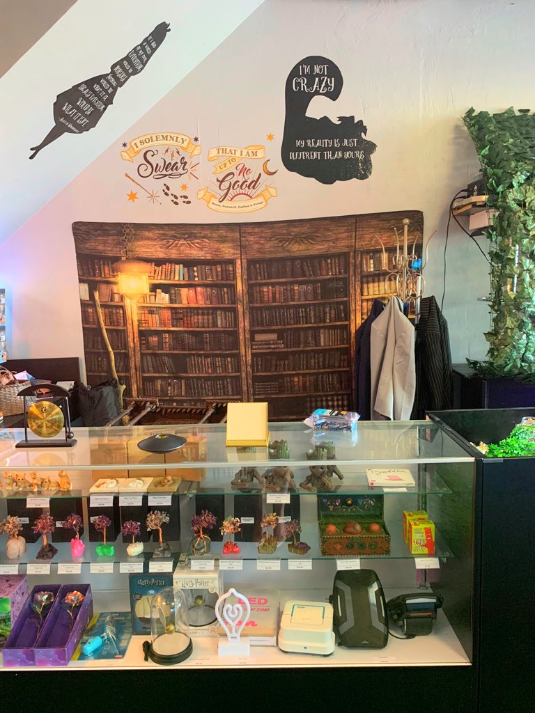 ovaleworld's tweet image. Gifts and Gizmos