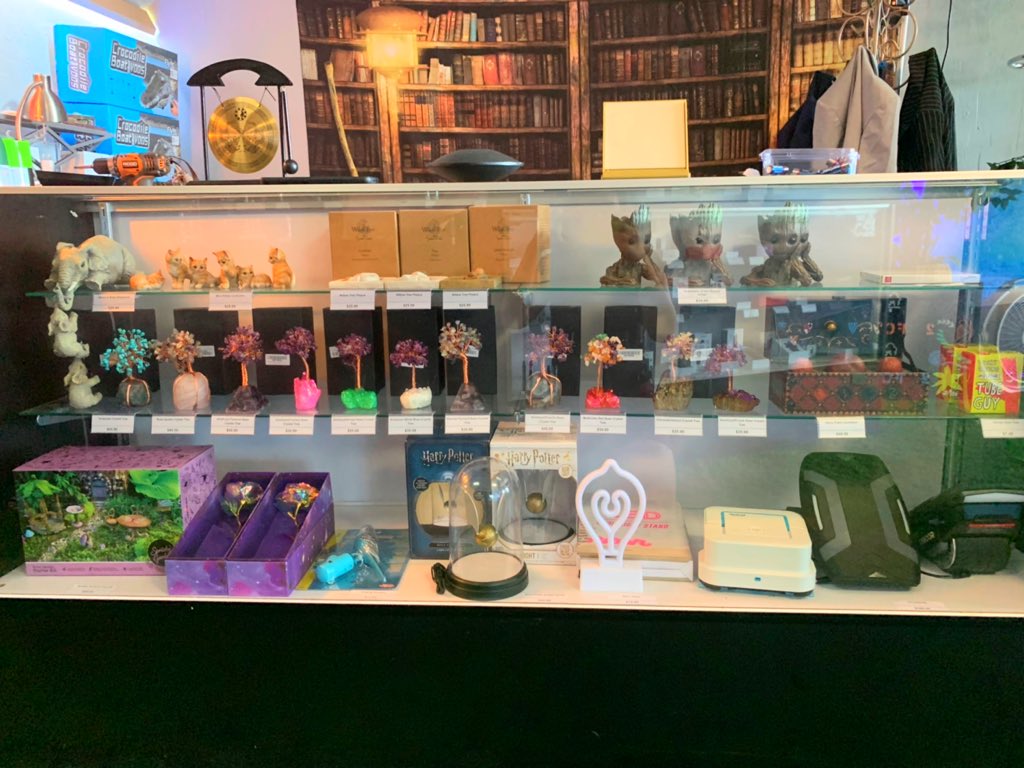 ovaleworld's tweet image. Gifts and Gizmos