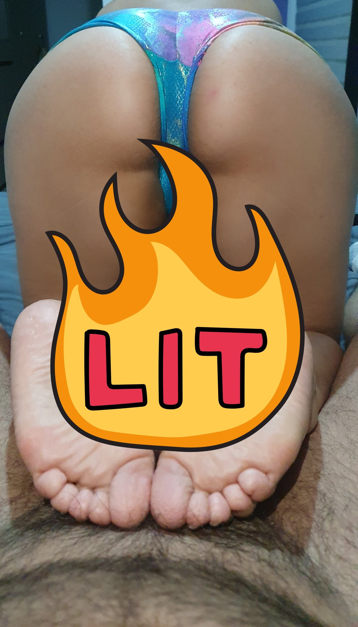 Amigos de @FeticheDePiesES ¿Quieren la foto sin censura de esta noche deliciosa? Si llegamos a 200 seguidores, la subo en un post. Denle retuit y alcanzemos la meta 😈. #MiercolesDeCulos #FootJob #FeetFetishWorld #Feets #Pies #Culos #FeetPorn #AmateurPorn https://t.co/YBH6cnbFUr