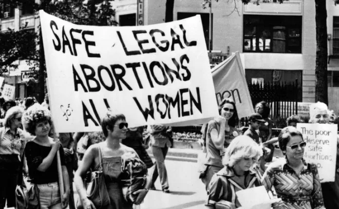 3/ With this movement came the call for women to gain control of their reproductive rights. Birth control and abortion rights came to the fore during this wave. Although not all battles were won the ones that were gave women the power to persist.