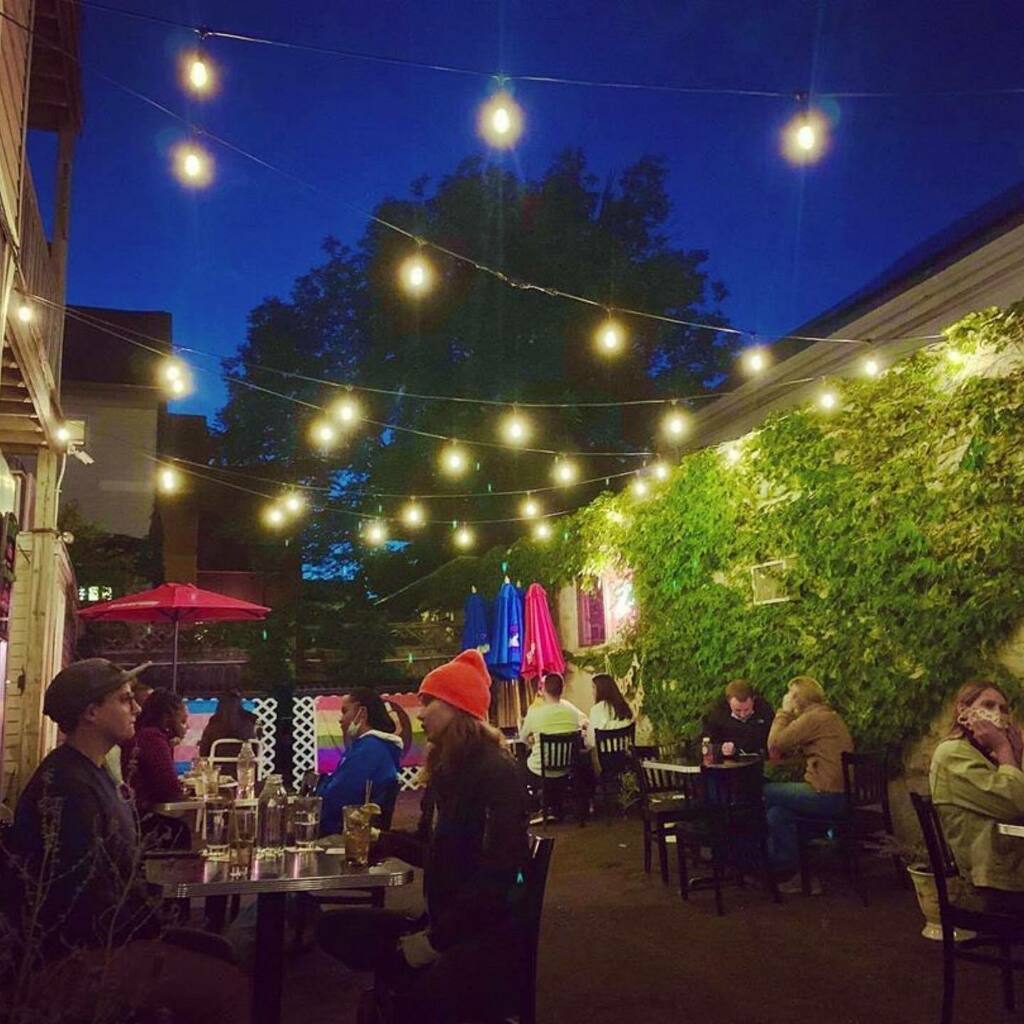 Repost from @eastcambbiz 
.
Meet me <a href="/trinastarlite/">TrinaStarlite Lounge</a> in #inmansquare
.
.
.
#picturesomerville #somervillema #somerville #picturecambridge #cambma #cambridgema instagr.am/p/CFNx0KdgWeM/