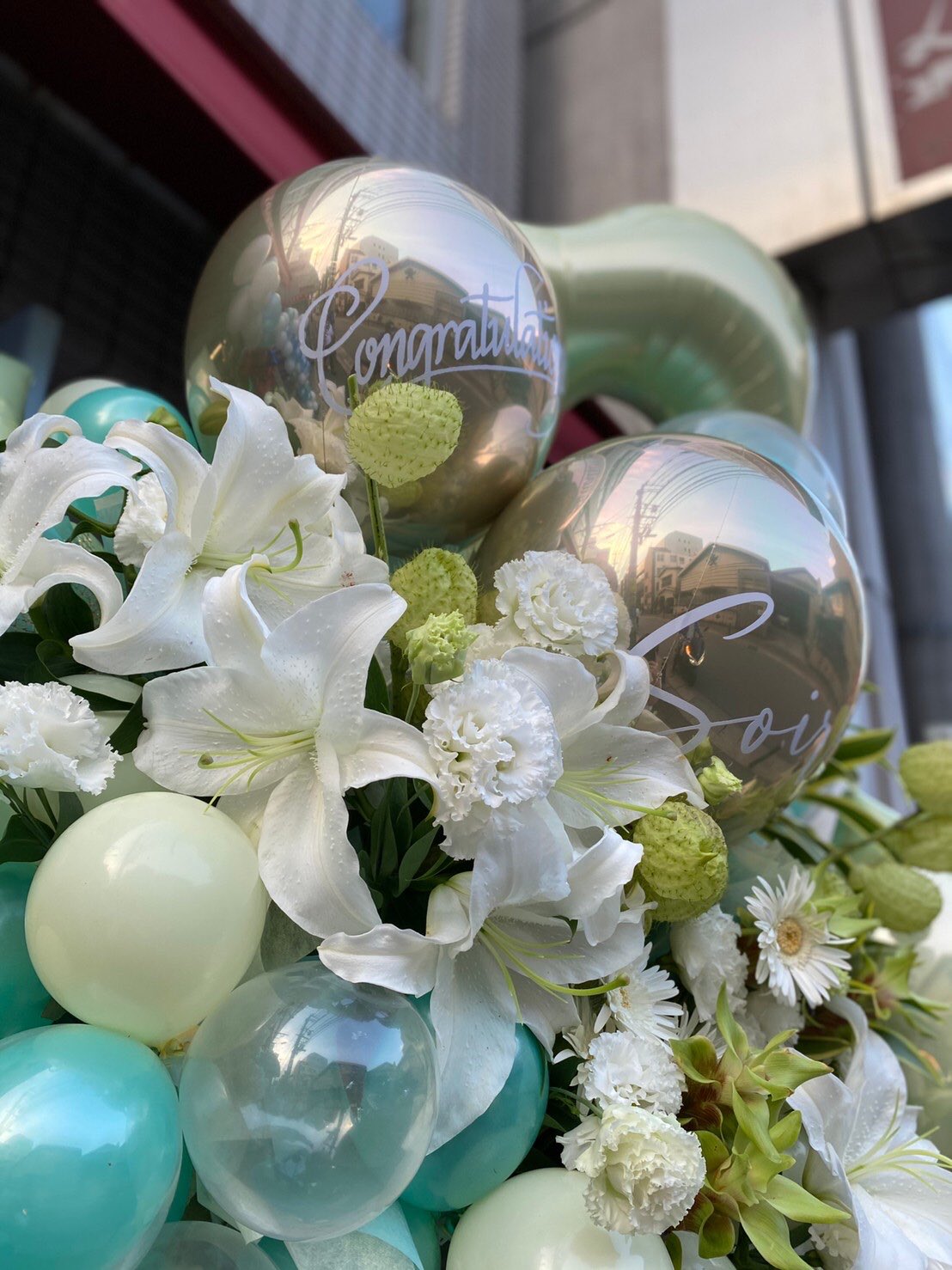 福岡バルーン フラスタ専門店 ディアーズ 開店祝い の贈り物 生花とバルーンの コラボスタンド バルーンだけじゃ物足りないな て方にオススメです 福岡バルーン 天神バルーン屋 Dearsballoonandflower ディアーズ 文字入れバルーン
