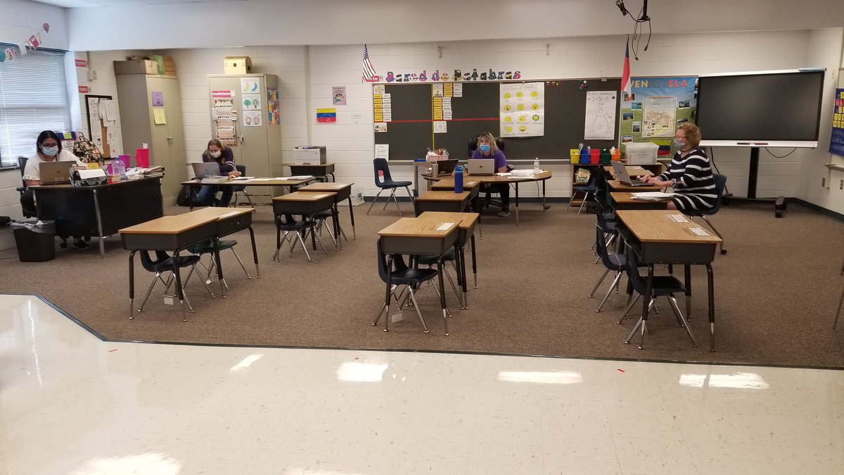 HFirsties's tweet image. First grade data teams hard at work!
#hcegators #GlobalSTEMLeaders @HcesG