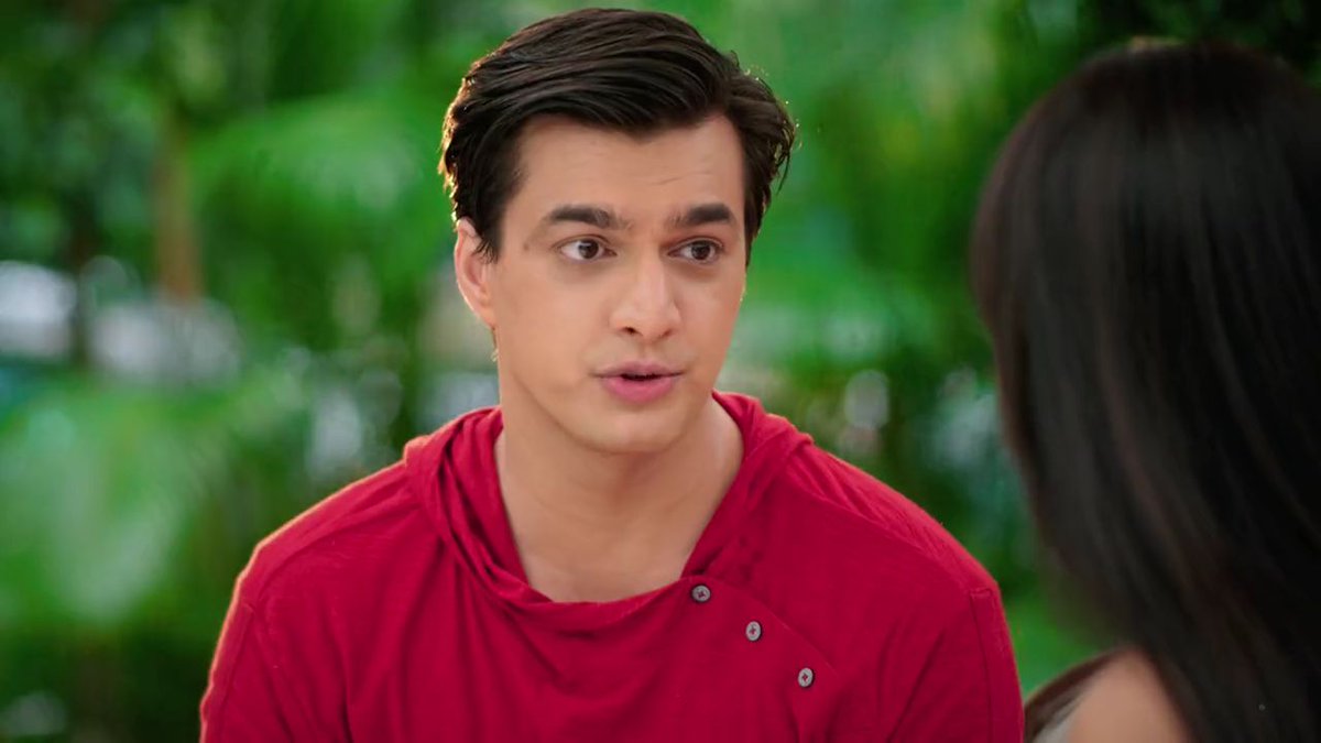 "Inn berries ka yeh haal kisne kiya? Aur inke beej kisne nikal diye?" "Main jaan. Agar beej aapke gale mein atak jaaye aur aapko khaasi ho jaaye.. problem ho jaayegi." @momo_mohsin  @shivangijoshi10  #Kaira  #KairaArePregnant  #yrkkh