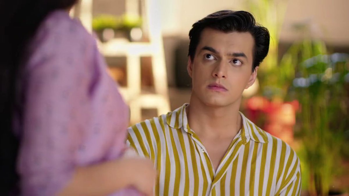 "Inn 6 mahino mein kahi nahi gaye hum ghar se bahaar! Sivaaye dr ke!"  #Kaira  #KairaArePregnant  #yrkkh