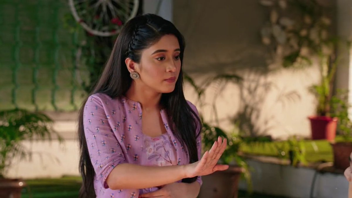 "Inn 6 mahino mein kahi nahi gaye hum ghar se bahaar! Sivaaye dr ke!"  #Kaira  #KairaArePregnant  #yrkkh