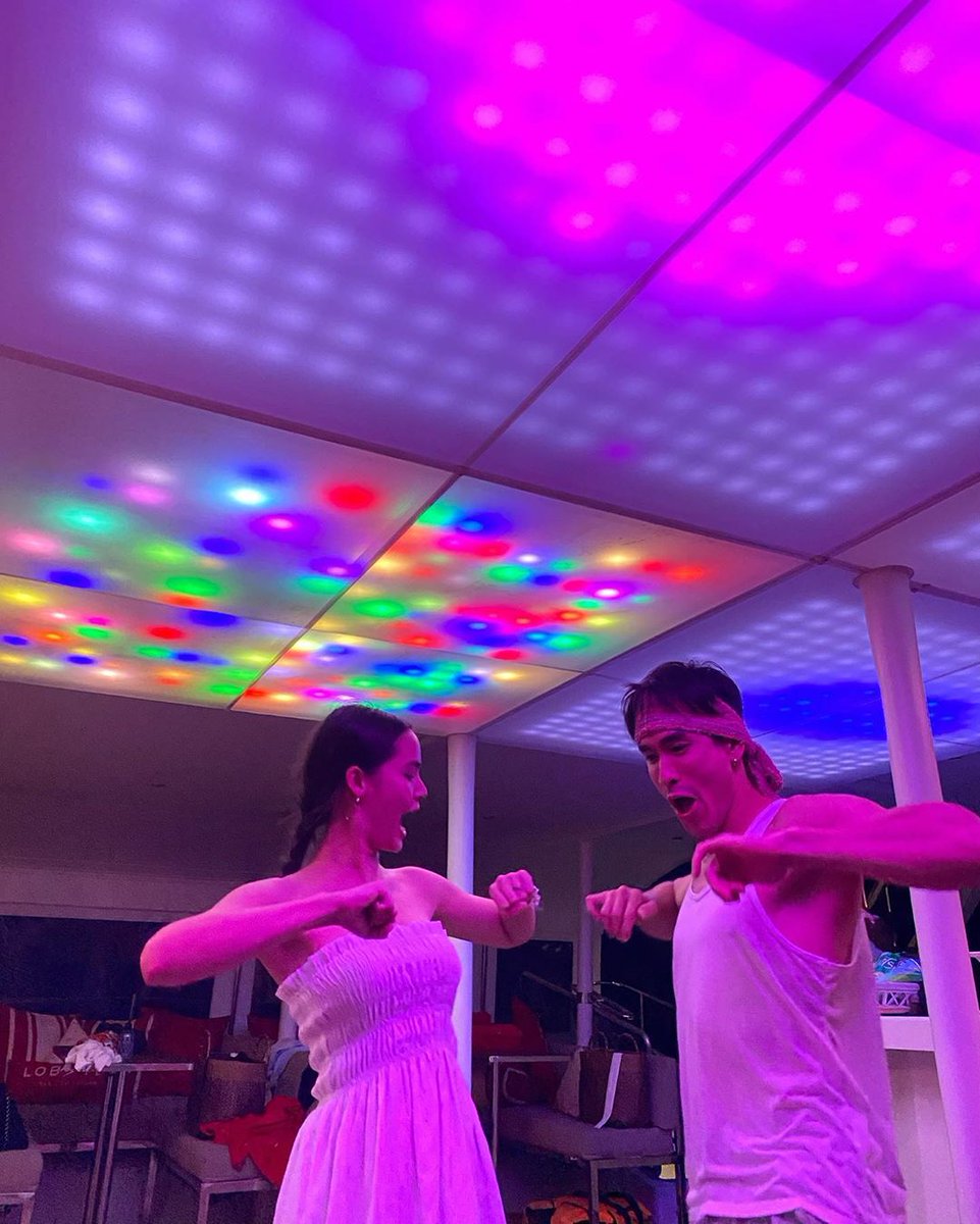 NYarchived's tweet photo. Happy 9th again to our favorite couple and cheers to more years 🥂so glad to be a fan of a couple filled with nothing but love, understanding &amp; respect. They wouldn't reach this far if they weren't ♥️
.
.
#nadechyaya
#ณเดชน์ญาญ่า https://t.co/5sz5Ess108